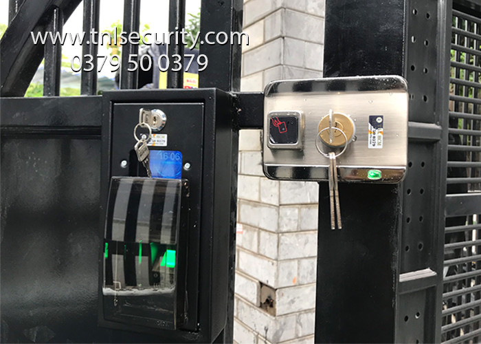 Lap-dat-khoa-van-tay-nha-tro-cho-cua-sat-tai-duong-185-quan-9